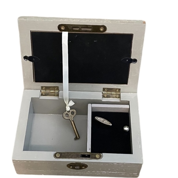 Cottage Garden" He Performed Wonders Weathered Natural Petite Locket Musical Box - Picture 2 of 7